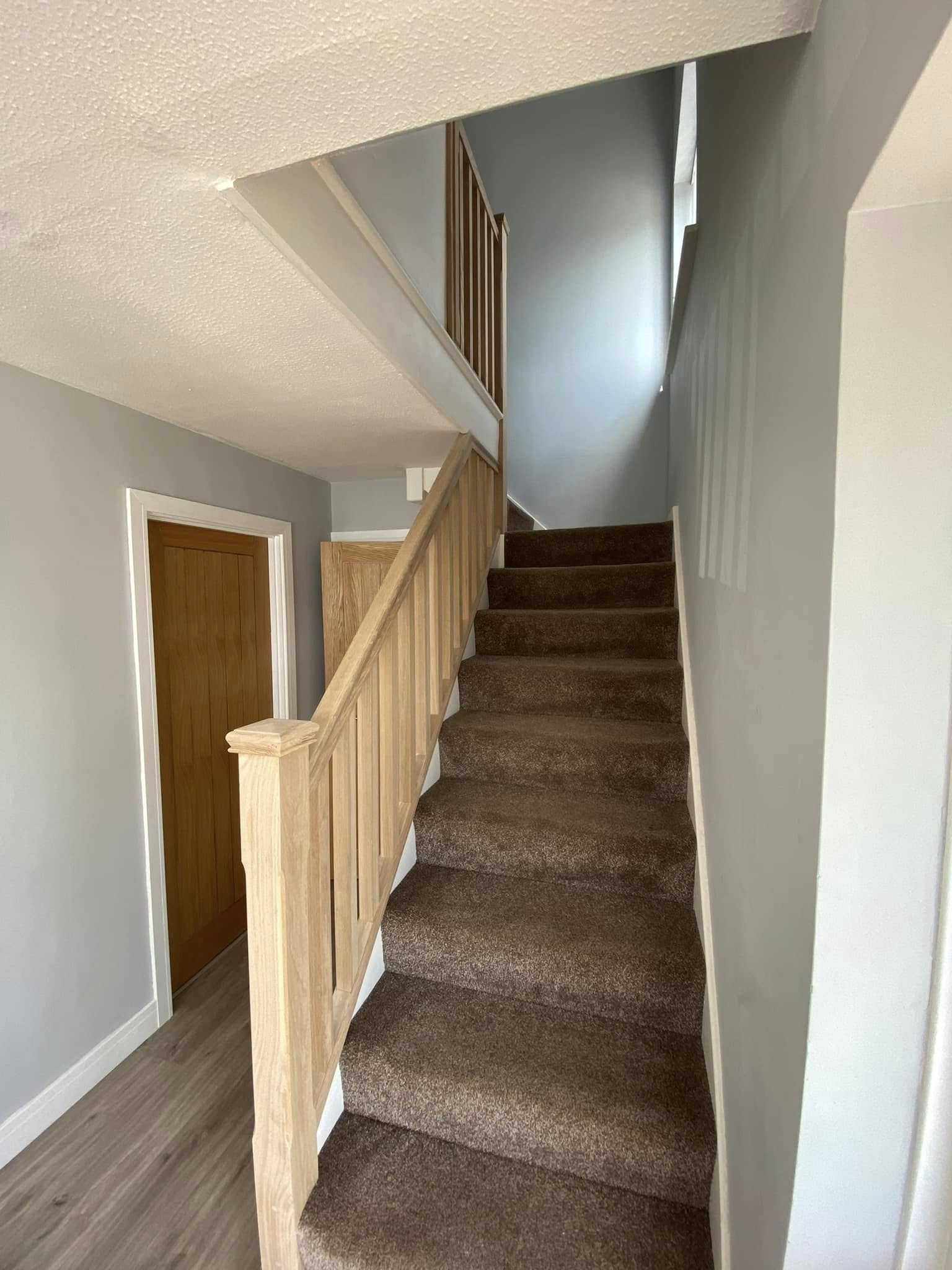Finished oak staircase balustrade and handrail